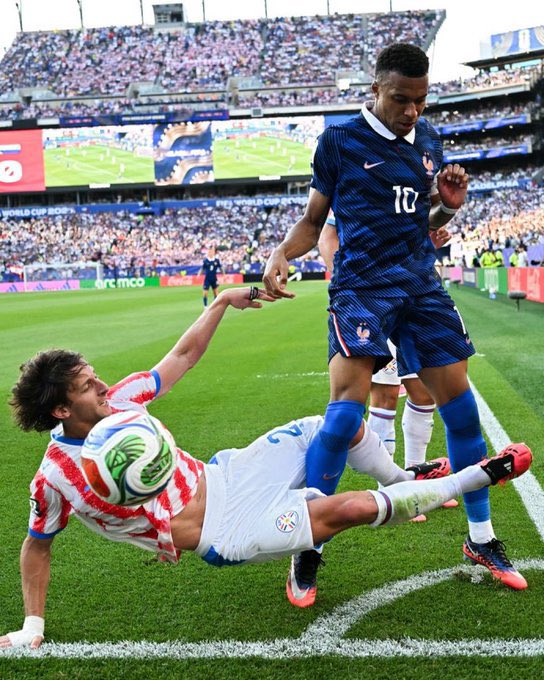 pondebekkio's tweet photo. めちゃくちゃ笑った。なんでこれでカード出なかったんだよ。 https://t.co/cZkP33uu9z
