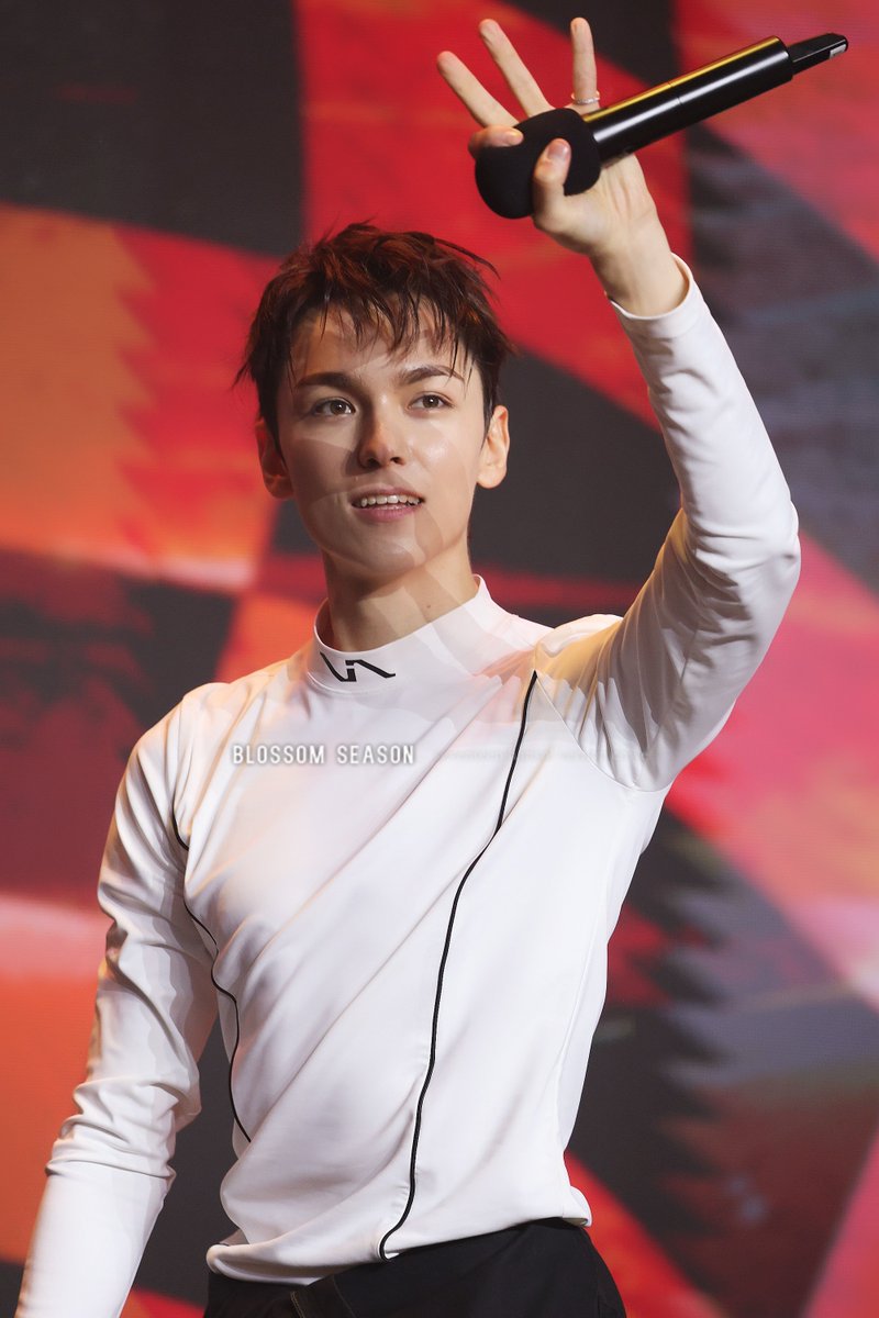 Blossomseason_'s tweet photo. 260705 버논
#버논 #세븐틴 #vernon #seventeen https://t.co/PkJGL4P7BL