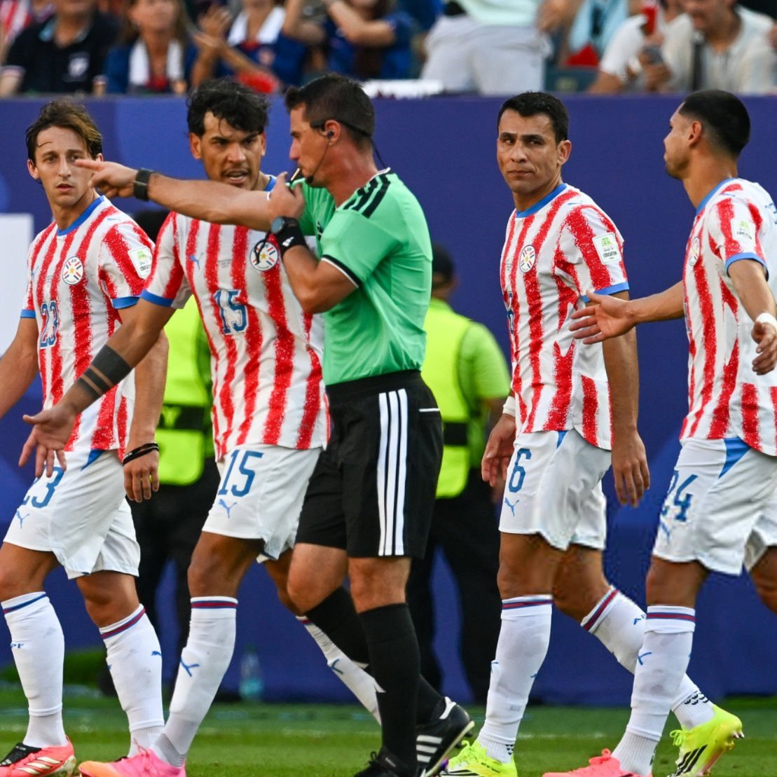 ed_insomar's tweet photo. Autant des sélections comme le Senegal ou le Japon, deja éliminées, ont laissé une super impression, et le Cap-Vert a fait kiffer le monde du foot. Autant le #Paraguay... Disons que personne va regretter ces bûcherons. Bon débarras 👋 https://t.co/lKEUXKEnAg