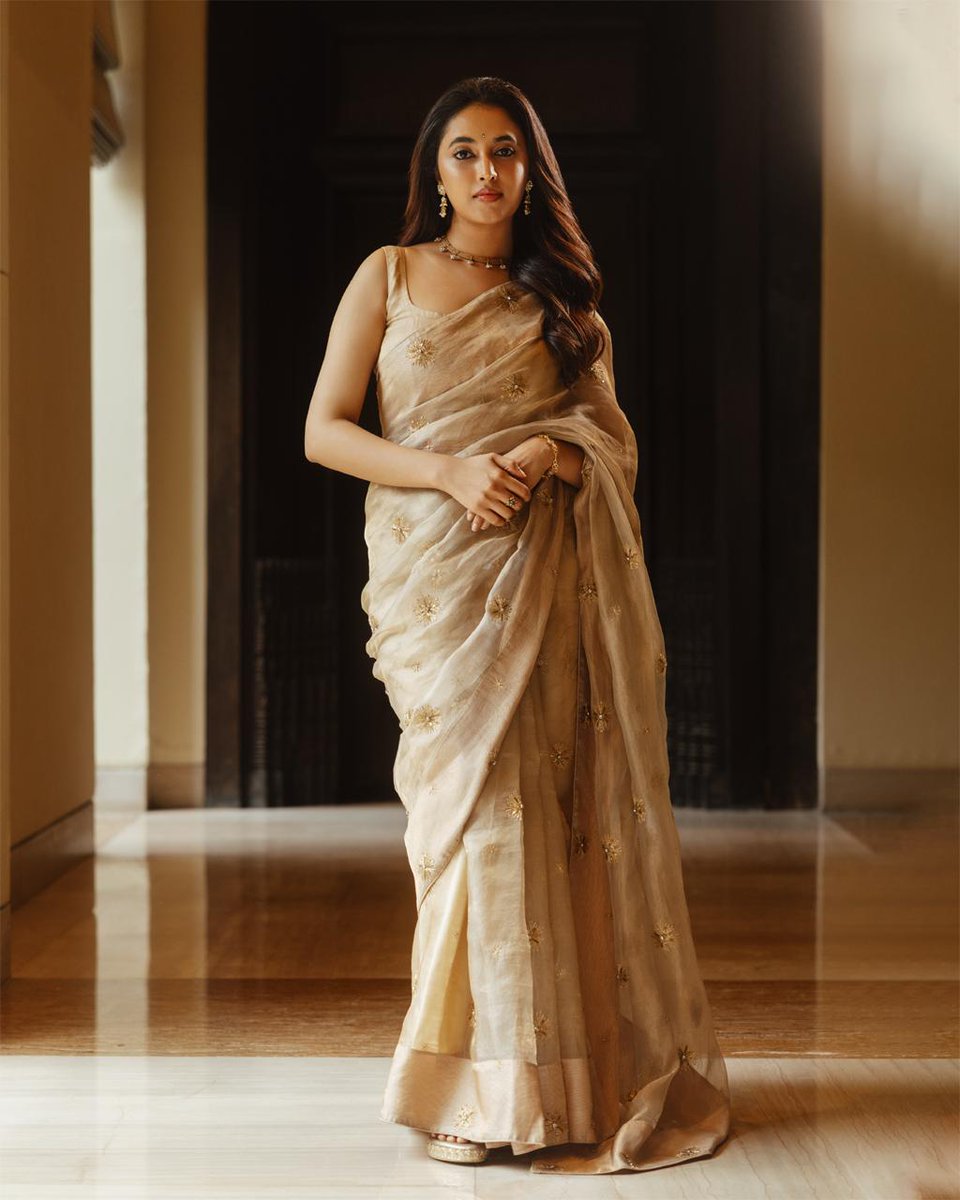 rameshlaus's tweet photo. Every frame is pure elegance. ❤️ #PriyankaMohan 
@priyankaamohan 

@S2MediaOfficial @prosathish https://t.co/i19IKWeYBl