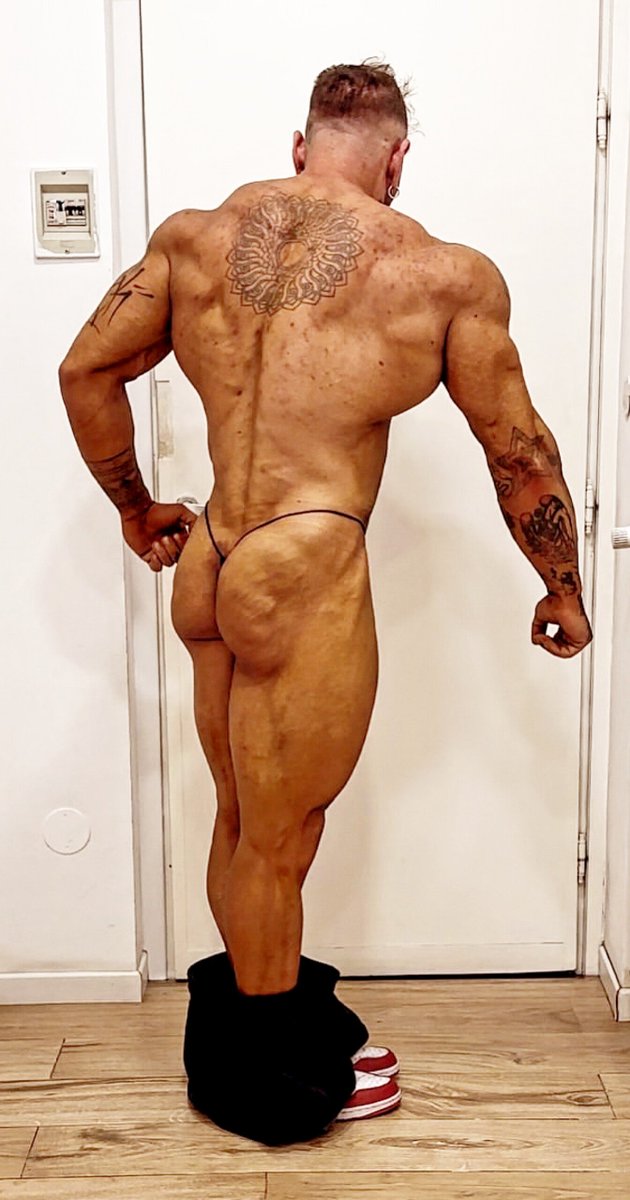 BodybuildersHOT's tweet photo. 👊 https://t.co/c5iIMyBgH2

#bodybuildingbackstage #bodybuilding #backstage #tanning #tan #bodybuildingtan #protan #ifbbpro #bodybuilder #italian #muscletan #italybodybuilding #italianbodybuilder https://t.co/j6hsbHycQi