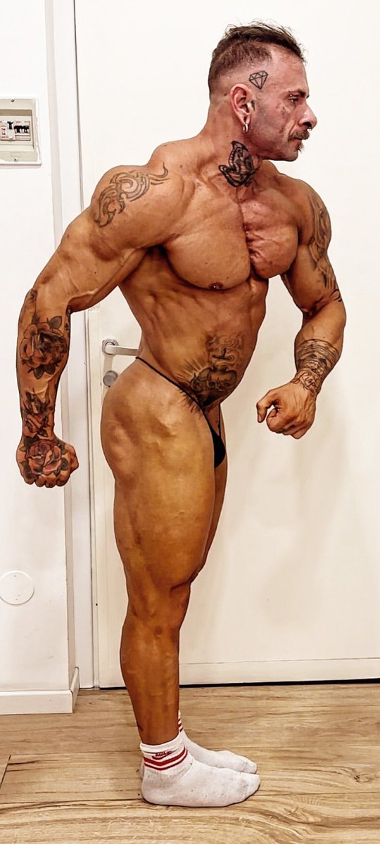BodybuildersHOT's tweet photo. 👊 https://t.co/c5iIMyBgH2

#bodybuildingbackstage #bodybuilding #backstage #tanning #tan #bodybuildingtan #protan #ifbbpro #bodybuilder #italian #muscletan #italybodybuilding #italianbodybuilder https://t.co/j6hsbHycQi
