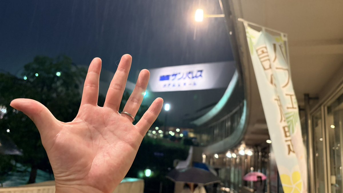 kondo3n's tweet photo. 本当に最高の1日でした！！
ゆかりんとメリーさんにハイタッチしていただいたゴッドハンドはこの左手じゃ！！！！
からのゆかりんのライブに行くようになった年に偶然入ってから数えて、約16年お世話になってるモツ鍋屋さんの店長さんにご報告！！！
今日も全部美味すぎる！！！

 #tt2026福岡 https://t.co/BNvsfpus89