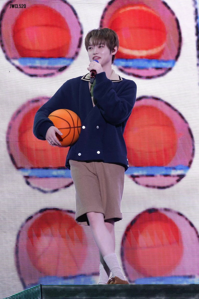 jwcl520's tweet photo. 260705 ROOMMATE 🏀 

#천러 #CHENLE #辰乐 https://t.co/ObscmMMH1M
