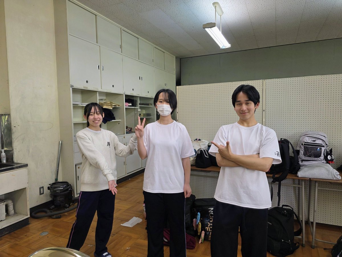 JJ1REA's tweet photo. 左側にある業務用掃除機 良いなー！ https://t.co/T8li71IF0d