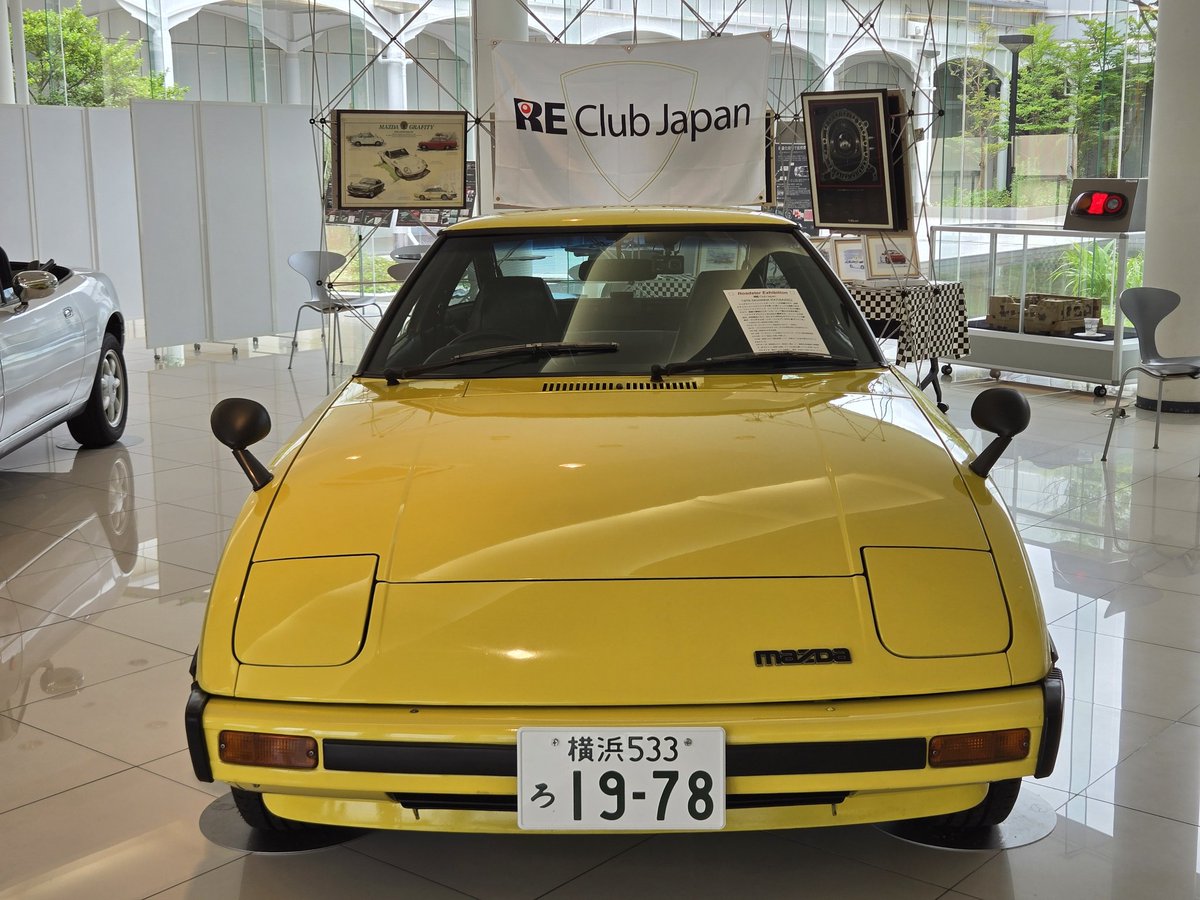 HamaREALTECH's tweet photo. 本日はマツダR&amp;Dセンター横浜にて行われた、REクラブジャパン・ミーティングに参加してきました。

うちのお宝、RX-8 ロータリーエンジン40周年記念車を展示していただき、多くの方とお話ししてきました。

このイベントの詳細は、MZレーシングに寄稿予定です。
#RECJ
#RX8
#RX7 https://t.co/awFMCSXGJB