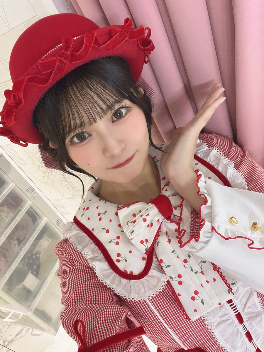 tenten_yurina's tweet photo. #ここからだ公演
2回公演ありがとうございました😊
 
夜は女性限定公演でした🎀
珍しい髪型をしてみたよ！

そして、ずっきーと一緒に撮った写真容量無さすぎて勝手に消えてました😭😭😭 https://t.co/vZSimqHqHL