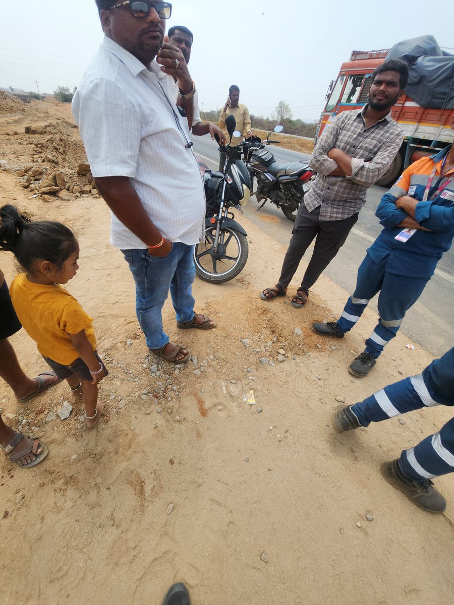 bpradeep005's tweet photo. Sir Namste. 
I'm working small project in NH - 50 in karnataka vijayanagar district but local some congress people disturbing to my work sir. I have given complaint in local station but they still not take any action sir please support to me to finish our work sir.
@nitin_gadkari https://t.co/MMRSk9FABx
