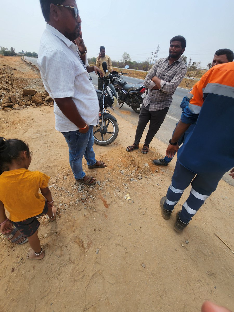 bpradeep005's tweet photo. Sir Namste. 
I'm working small project in NH - 50 in karnataka vijayanagar district but local some congress people disturbing to my work sir. I have given complaint in local station but they still not take any action sir please support to me to finish our work sir.
@nitin_gadkari https://t.co/MMRSk9FABx