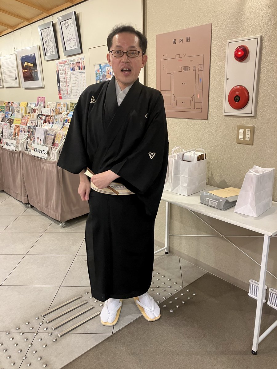 turedure164's tweet photo. 大謝恩会／天満天神繁昌亭
阿弥陀池／桂八十助
厄払い／桂鯛蔵
船弁慶／桂鯛蔵
中入り
妻の酒／桂佐ん吉
皿屋敷／桂鯛蔵
糸：豊田公美子
敬称略
三席ともマクラは短めで、ネタをしっかりと特に船弁慶は良かったなあ^_^
佐ん吉師の妻の酒は、新作と思いきや東京のお噺やそうです
短いけどよくできた噺やと感心もしたり
今年もええ独演会でした
鯛蔵さんお疲れ様でした

鯛蔵さんの出囃子のリクエストパフィの愛のしるしをお三味線で弾かれたお囃子の豊田公美子さんにも花まる🌸✌️