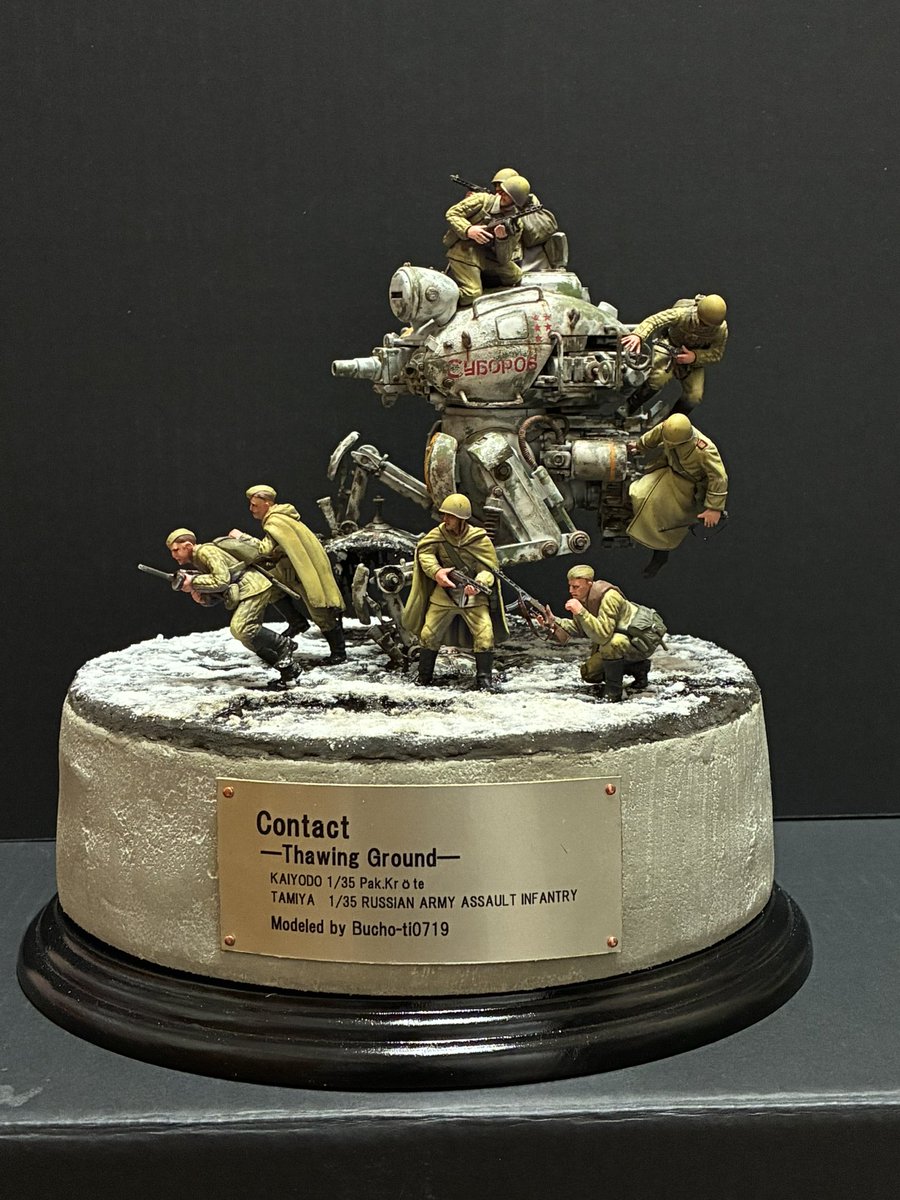 ti0719's tweet photo. 「マシーネン Kröteを作る 完成」
完成したクレーテのビネットを、今日開催の関西マシーネン会で展示しました。
久しぶりのマシーネンの作製、楽しかったです。
飛び降りる兵士を作りたかったのですが、何とか形になりました。

使用キット
海洋堂1/35 パックレーテ
タミヤ1/35 ソビエト歩兵進撃セット https://t.co/AvirhYjM0a