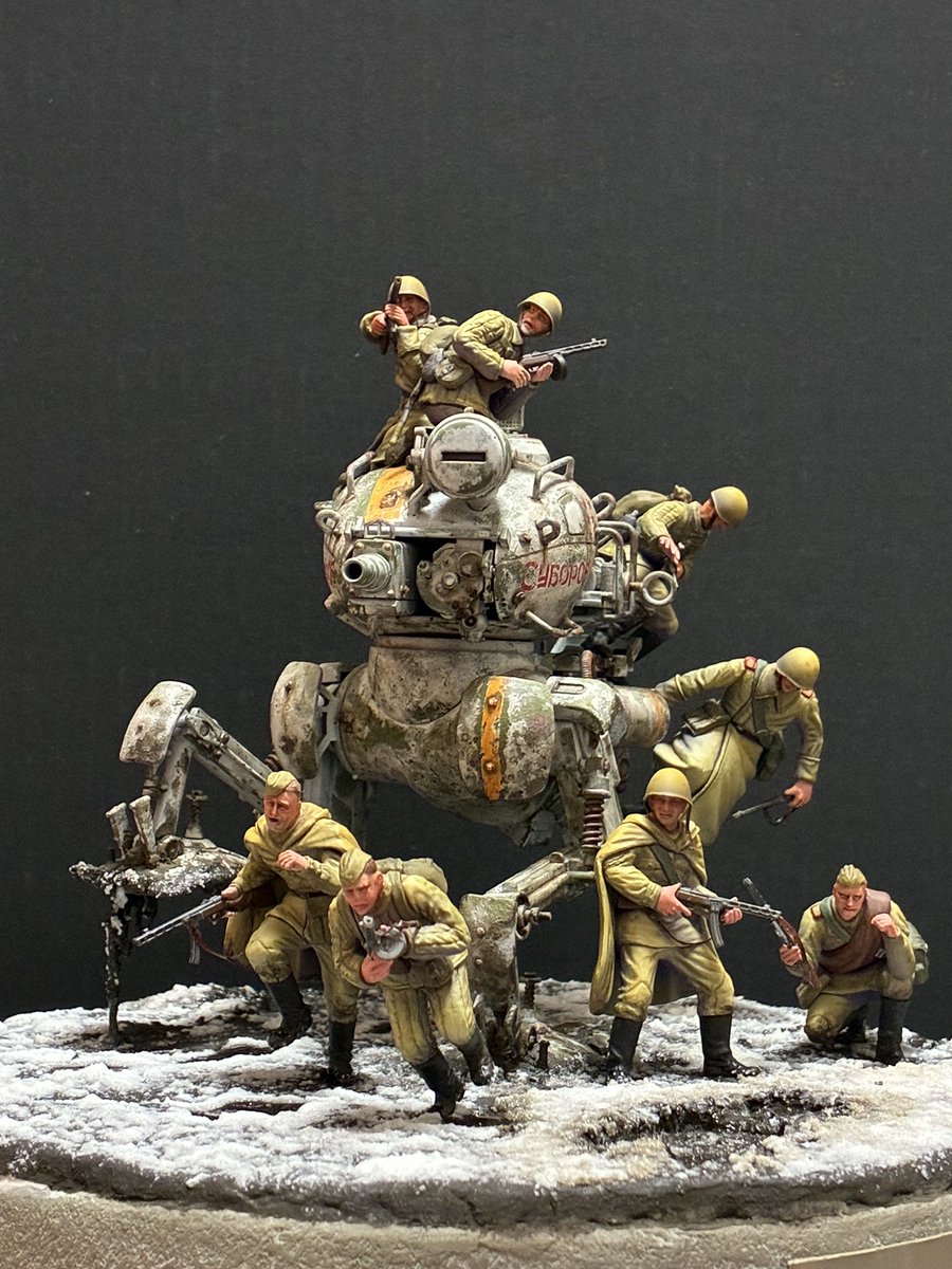 ti0719's tweet photo. 「マシーネン Kröteを作る 完成」
完成したクレーテのビネットを、今日開催の関西マシーネン会で展示しました。
久しぶりのマシーネンの作製、楽しかったです。
飛び降りる兵士を作りたかったのですが、何とか形になりました。

使用キット
海洋堂1/35 パックレーテ
タミヤ1/35 ソビエト歩兵進撃セット https://t.co/AvirhYjM0a