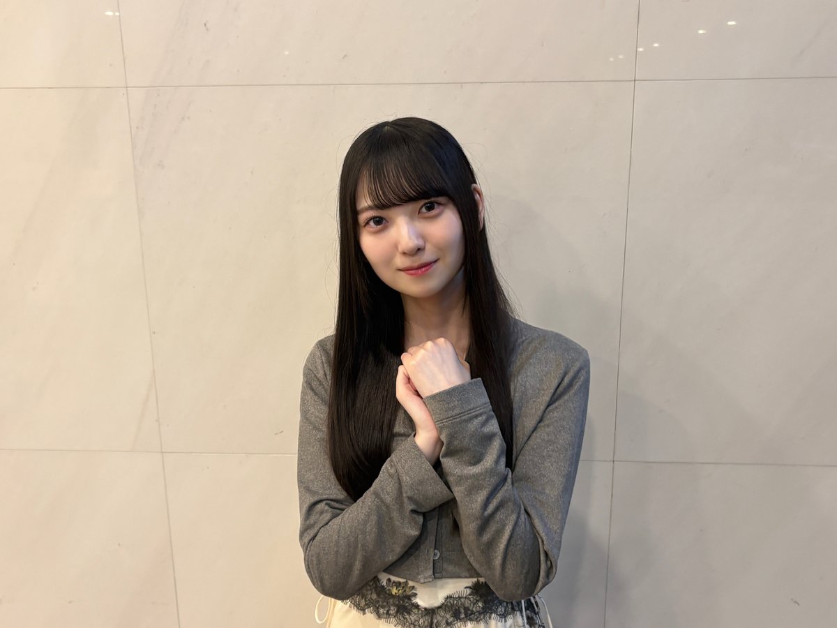 hinatazaka46's tweet photo. 【ブログ更新☀️ 佐藤優羽】 袖丈が覚束ない夏。 https://t.co/QUUb9PphLs #日向坂46 #佐藤優羽 https://t.co/Yo47L13kRy