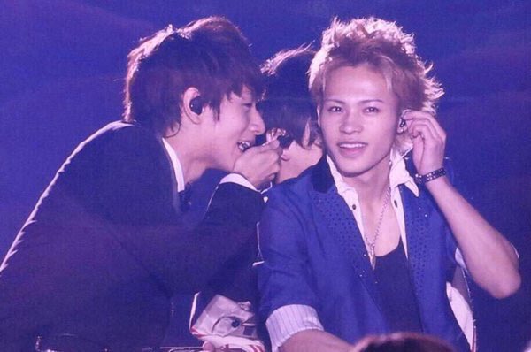 a_ummmy's tweet photo. ろばまるって圧倒的に中丸くんが上田くんにこしょこしょしてるイメージだったんですけどなんかもう何も言うまいありがとうございました https://t.co/aR6CLcImsb