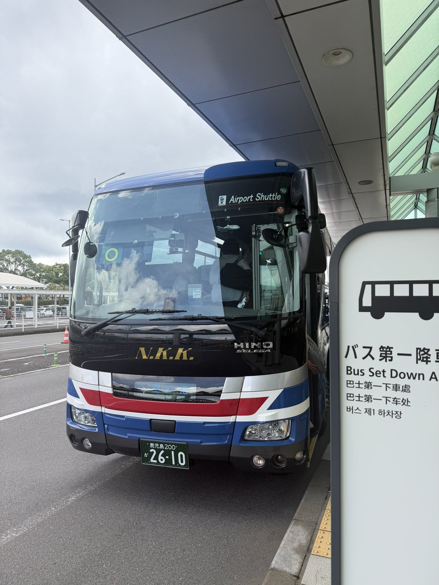 Midoridai_PB's tweet photo. 2026.7.5
南国交通　空港リムジンバス
鹿児島中央/南国交通BT→鹿児島空港
鹿児島200か2610

まだ新車の香りがします💺
#midorinoribus https://t.co/awCBVqbseP