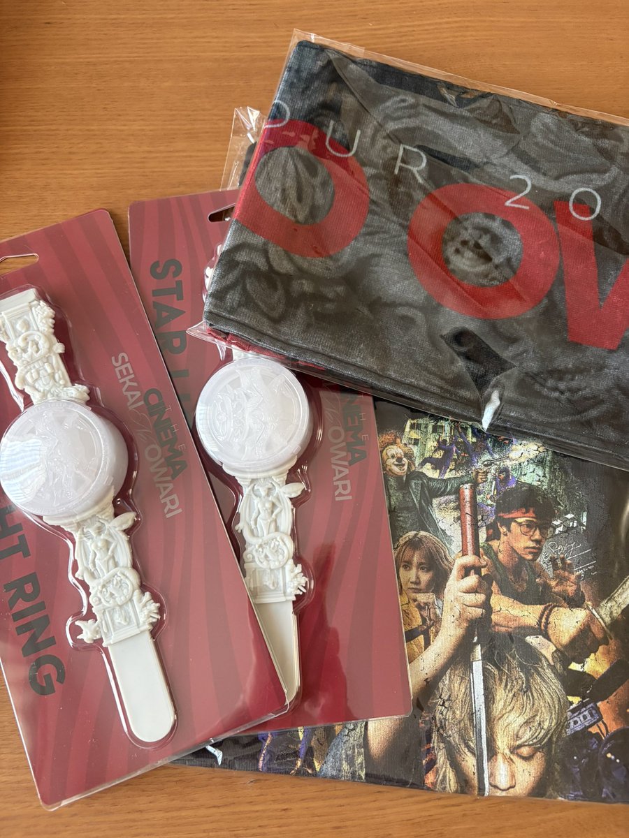 hiro_292925's tweet photo. グッズ届いたし座席も確認した！
いよいよだー✨
ワクワクが止まらない😆
とりあえず今週の仕事を乗り切ろう🔥 https://t.co/JfVANoO6gX