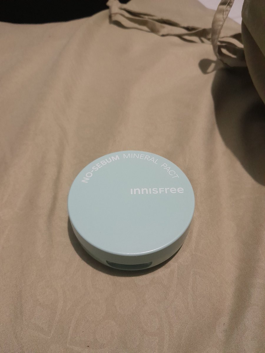 salucylic's tweet photo. wts innisfree no-sebum mineral pact bedak compact blm dipake samsek karna salah beli #zonauang #zonajajan

price 100k via oren inc all https://t.co/7oxIoIz90J