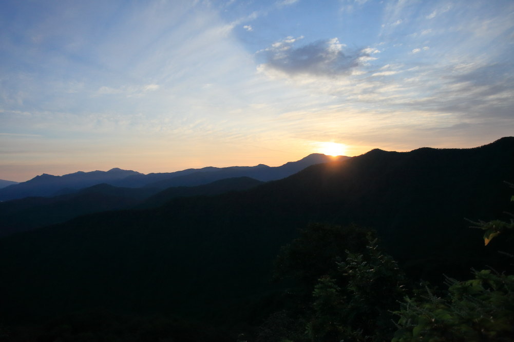 mt_qt's tweet photo. 7/4　越後駒ヶ岳／駒の湯登山口起点

先月に越中駒ヶ岳に登ったことから、７年ぶりに隣国の駒ヶ岳へ。
前回と同じく駒の湯から登山開始。急坂の小倉尾根を登り切ると、絶景の稜線歩きとなる展開がお気に入り！
登りの所要５時間５０分で前回とほぼ同じＣＴだったことは良かったです。

#ヤマノススメ https://t.co/uqxnZIqqkg