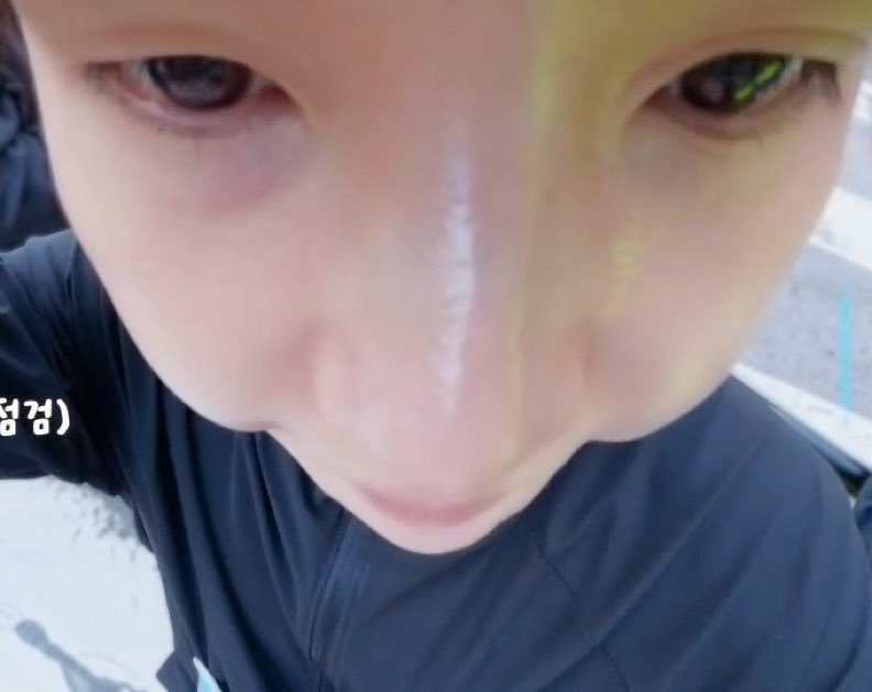 fluffjimie's tweet photo. HIS CHEEKS IM GNA KMSS https://t.co/iVLEZwvbBa
