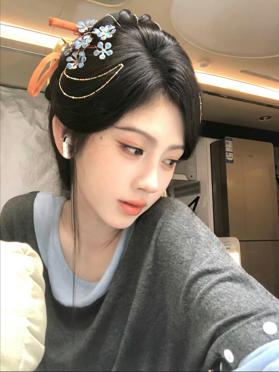 corazon_jy's tweet photo. 260705 쥐징이 웨이보 업데이트 (3/3)
‘딩🤗’
#쥐징이 #鞠婧祎 #JuJingyi #จวีจิ้งอี https://t.co/A1lwmmgUoL