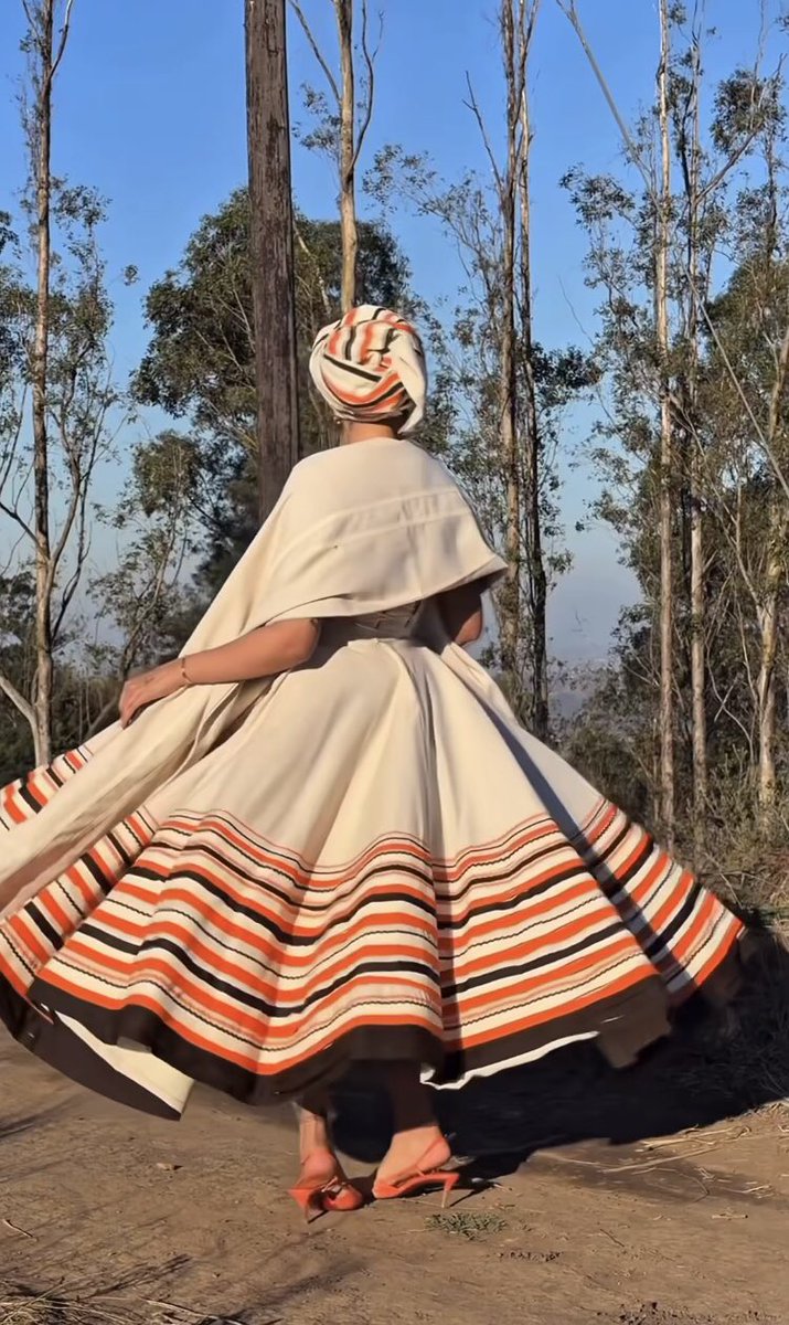 NomceboMasilel2's tweet photo. Everything looks stunning on her. The ever so beautiful Lee Khuzwayo🥺😍🔥🫰🏾❤️ https://t.co/g1slBKJdBC