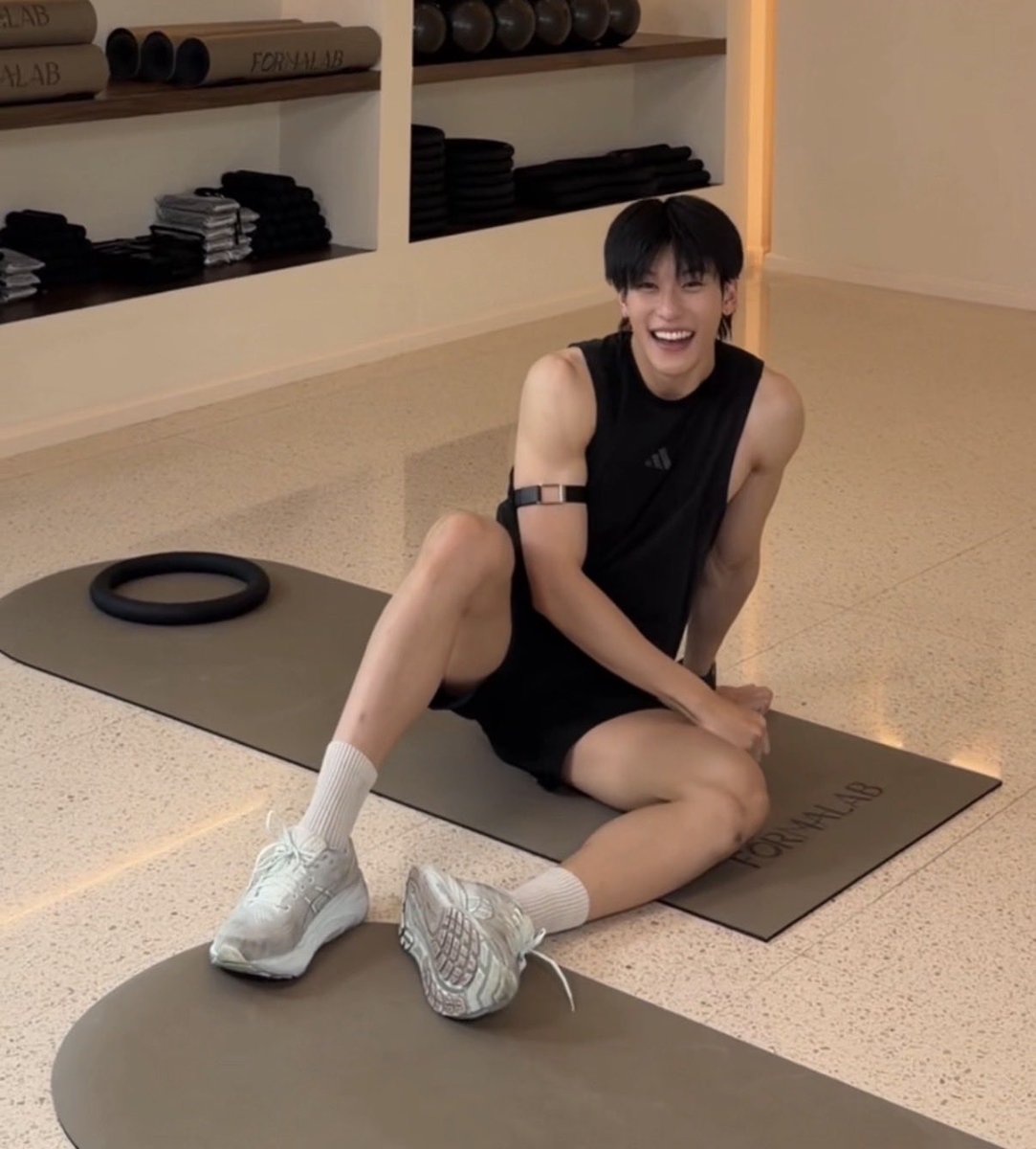 ilyxomeow's tweet photo. หน้าสด ยิ้มหวาน ผมหน้าม้าตก = 🧎🏻‍➡️ https://t.co/U93TMbTZiN