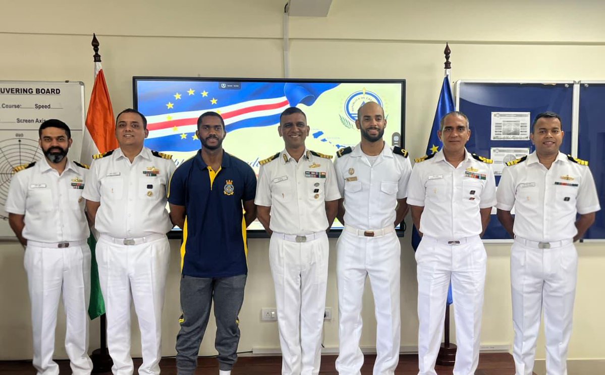 IN_SignalSchool's tweet photo. Bridging Waves, Connecting Nations 🇮🇳🤝🇨🇻
#SignalSchool proudly celebrated the 51st Independence Day of the Republic of #CaboVerde at #SNC with Cabo Verdean trainees undergoing the Long Course, alongside officers from friendly foreign countries.
The occasion celebrated Cabo Verde's rich maritime heritage and the enduring friendship between India and Cabo Verde, built on mutual respect and shared maritime values. The commemorative event featured an insightful presentation by the trainees, felicitation by the Officer-in-Charge and a traditional cake-cutting ceremony. ⚓
#CaboVerde #NavalDiplomacy #PreferredTrainingPartner #BridgesOfFriendship #MaritimeCooperation