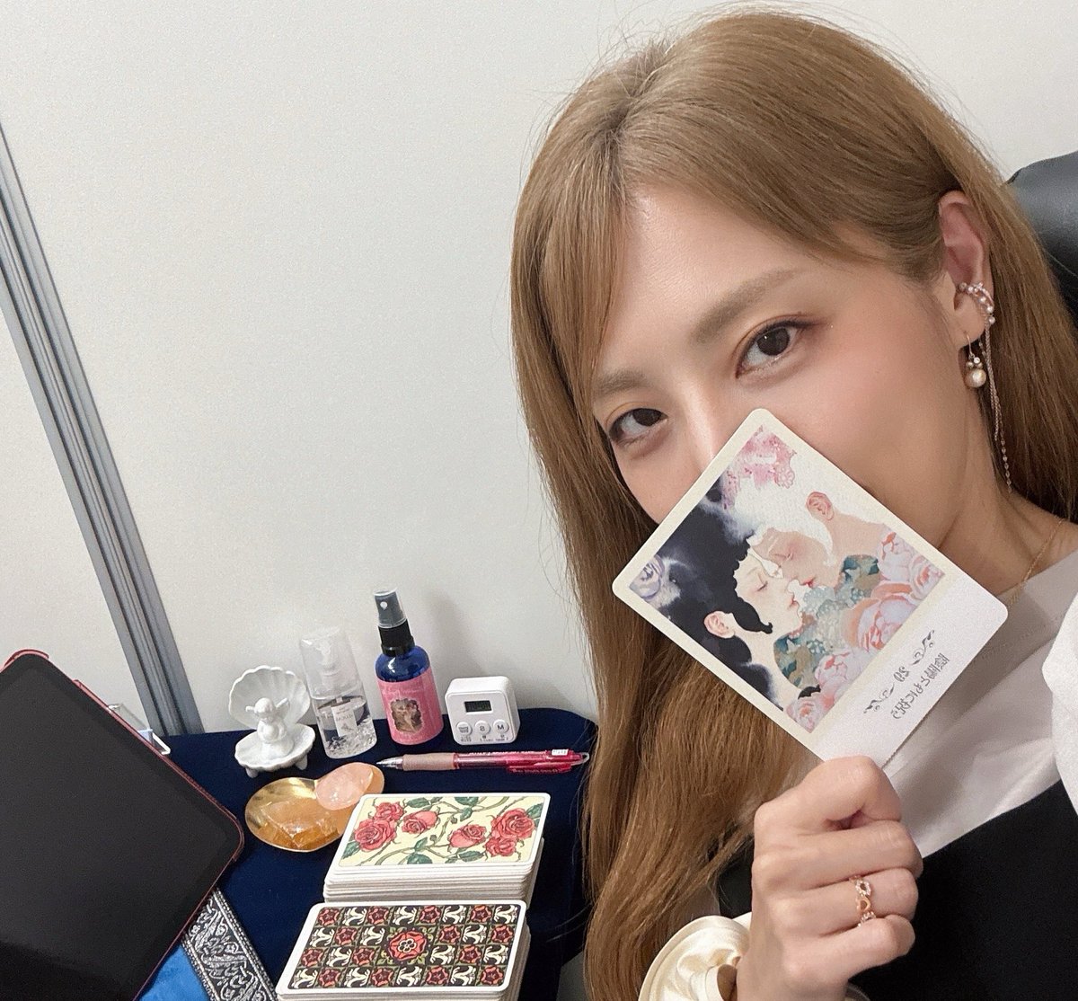maho_soracle's tweet photo. ご予約ご来館ありがとうございました💙
いのち短し恋せよおとめ👸
ネガティブも愛して抱きしめながら進みましょ😉
あなたをずっと応援しています✨
#大阪占い
#梅田占い
#Soracle
#オラクルカード
#タロット https://t.co/4JV8rJwTcd