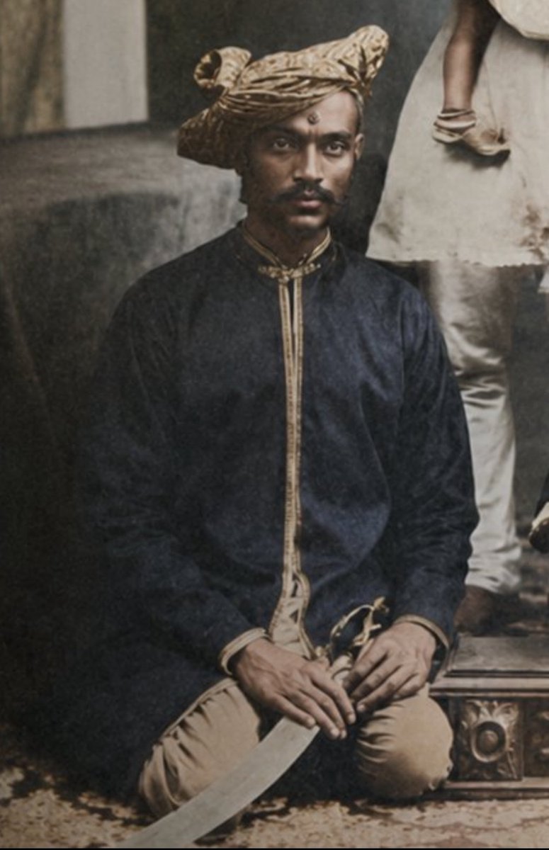 Doom5croller's tweet photo. @Rustum_0 Maharaja Anandrao had dwarfism, the Pawar mankaris in photography have a warrior phenotype. https://t.co/ejs5BJd8W0