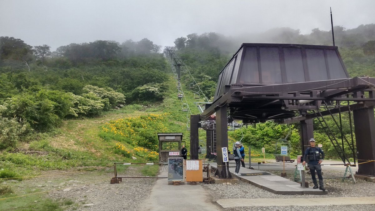 tsutan244's tweet photo. 2025-26ｼｰｽﾞﾝ107日目🌥️
#月山スキー場

お疲れ様です🙋

今朝の月山は「アレ～ガス夫だよ💦」から、リフトで上がってみると…
雲の上（雲海）でした♪

ガス夫の本領が発揮出来なくて、ホント嬉しいです‼️ https://t.co/QXX71JUelq