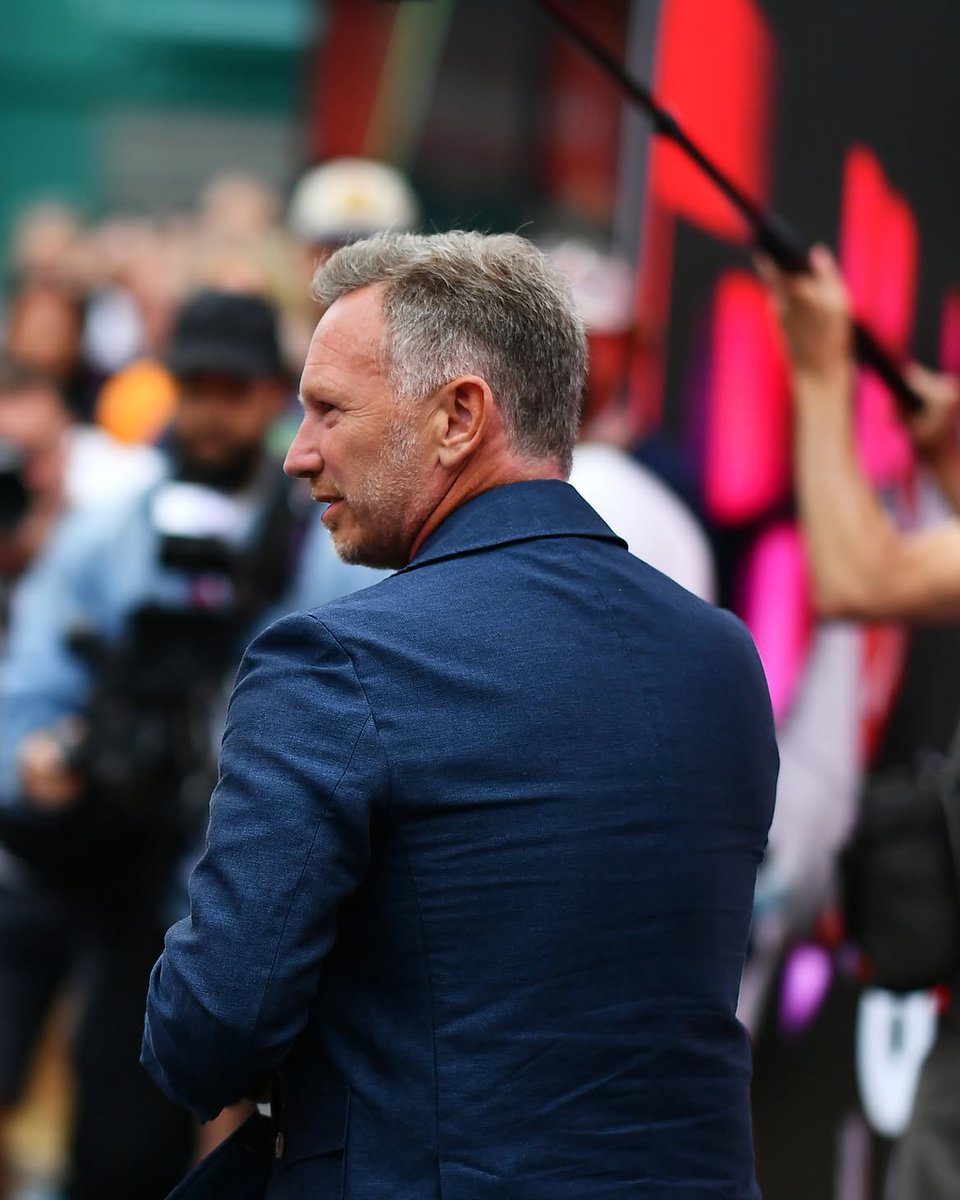 CarburandoTV's tweet photo. Mirá quién vino 👀

😮 A prácticamente 1 año de su última carrera con Red Bull, Christian Horner dijo presente en el paddock de Silverstone. ¿Volverá a la máxima?

📸 @F1

#F1 #BritishGP #Horner https://t.co/PLBLHuvrbl