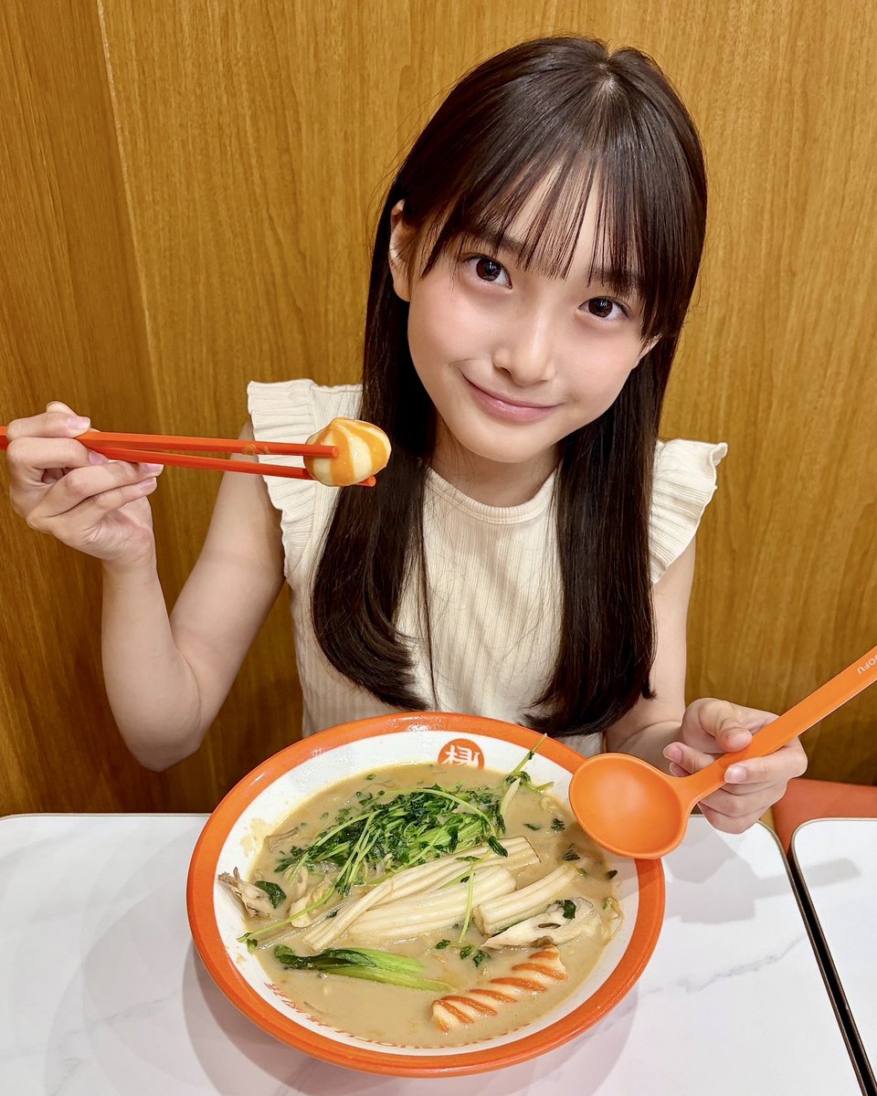 ts_arisa_ta's tweet photo. 久しぶりに自撮り🤳✨
大好きな麻辣湯も食べに行ってきたよ🍜🥢
いつもママと半分こしながら
食べてるよ😋
やっぱりおいしかった〜✨
カニ団子とブンモジャがだいすき♡₊˚
#テアトルアカデミープロダクション
#津久井有咲 https://t.co/wHBv5puJyM