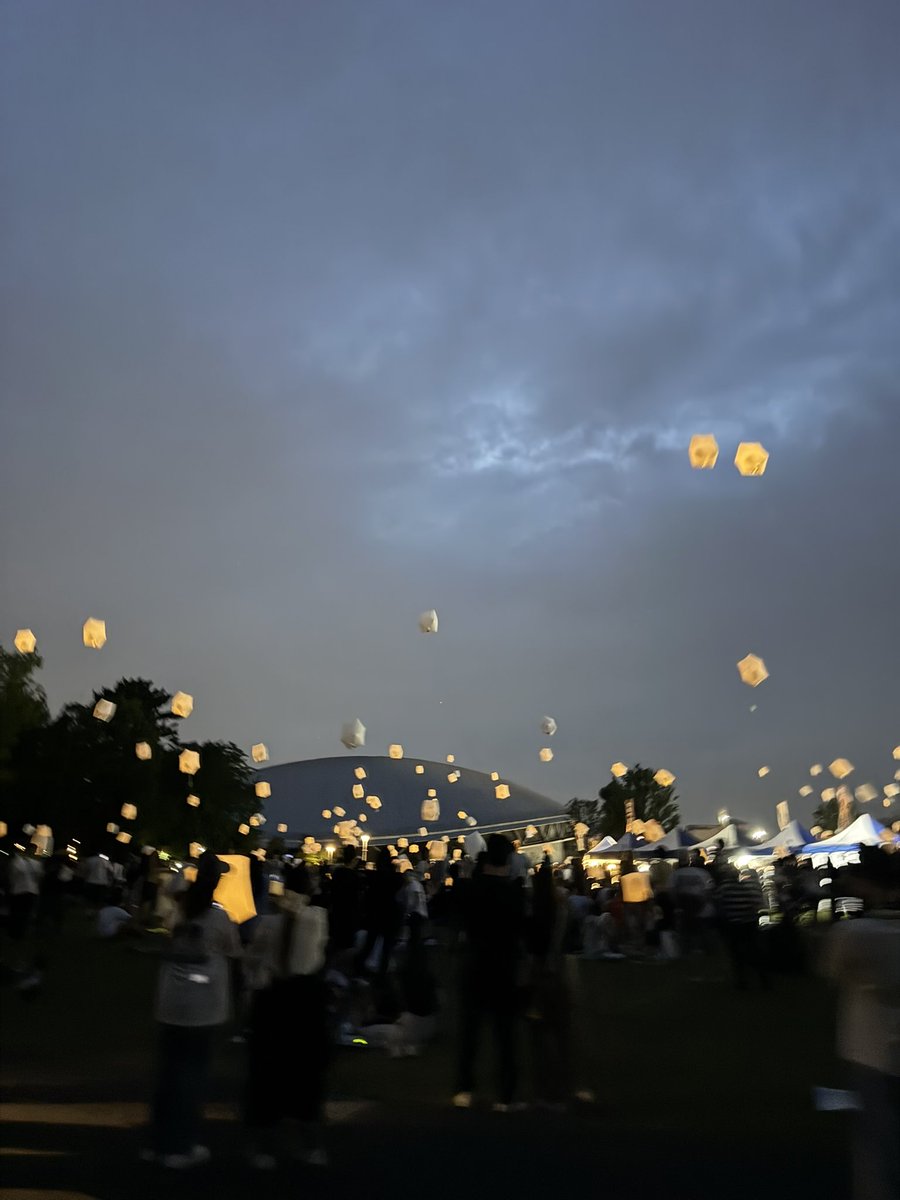 annchasa's tweet photo. 千葉公園のランタン七夕祭り🎋

昨日の教訓を生かしてか、事前にたくさん作ってくれていて夕方頃からゆっくり願い事を書けて有り難かった🙏🏽💫
スタッフさんたちありがとうございました🥰 https://t.co/r77s0J5hHT