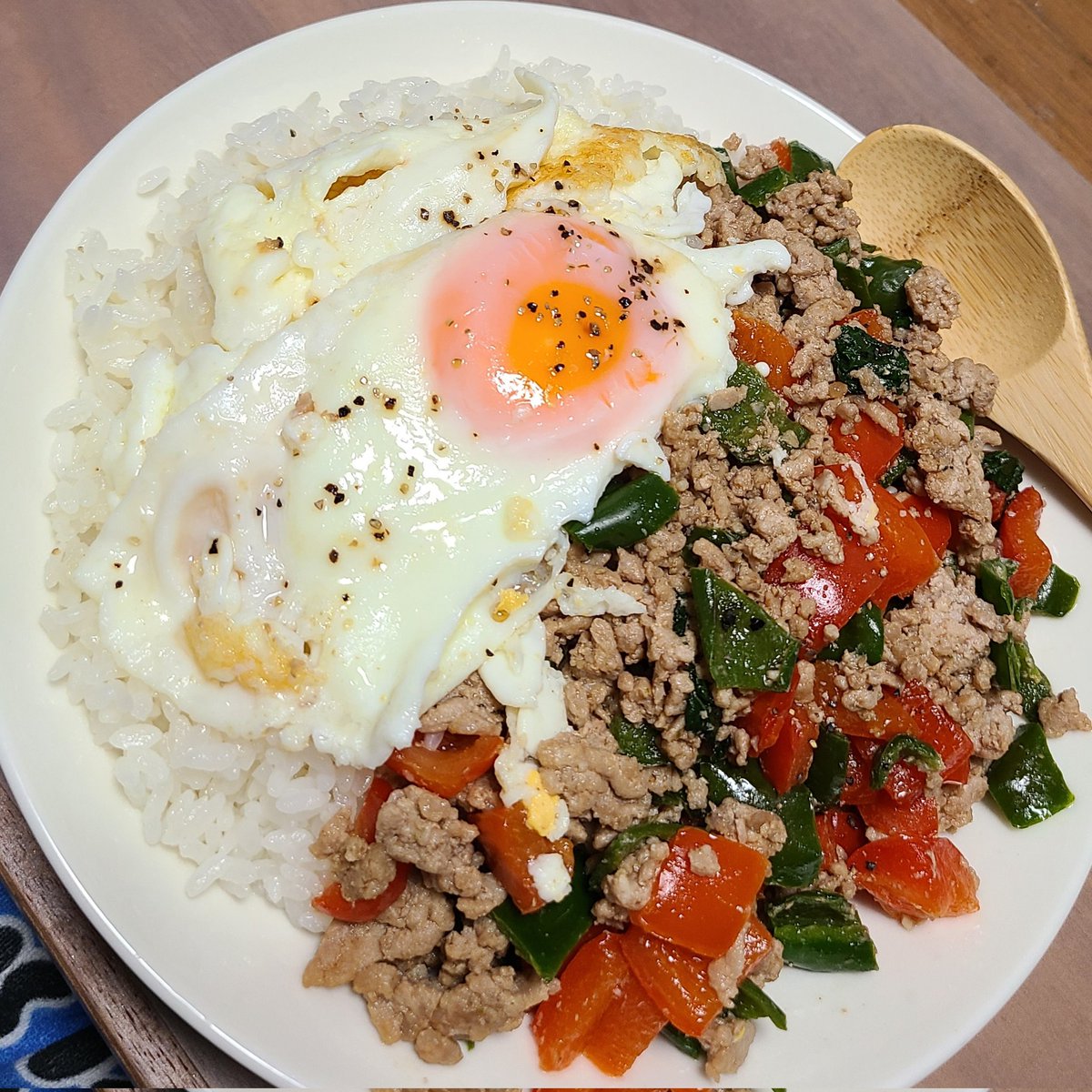 arupedeusu69's tweet photo. 今週🐷🫑🍳🍛🍄🐔
久しぶりのガパオ美味かった😎
こくまろのバターチキンカレーも辛くなくて良い感じ💫
 #和風ガパオ  #バターチキンカレー  #こくまろ  #塩だれチキン  #酢納豆  #うちのごはんの素  #鶏雑炊 https://t.co/Y7Ii3zU8qe