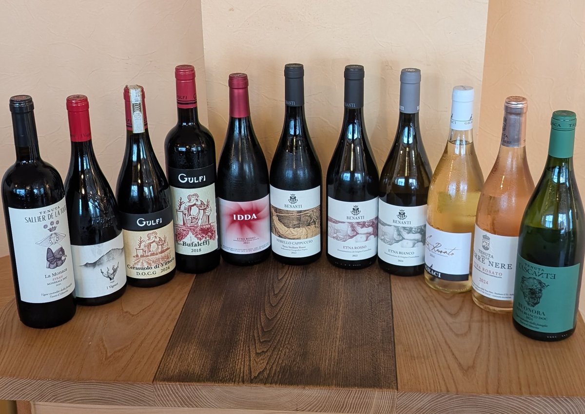winestation2902's tweet photo. シチリアワイン🍷の勉強は続く。ガンガン開けていきますよー(飲みたいだけ) https://t.co/WvvZVjhRfs
