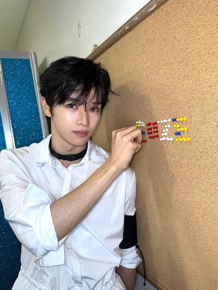 riizingtoni's tweet photo. need to talk about this face actually https://t.co/m7SW4v1yno