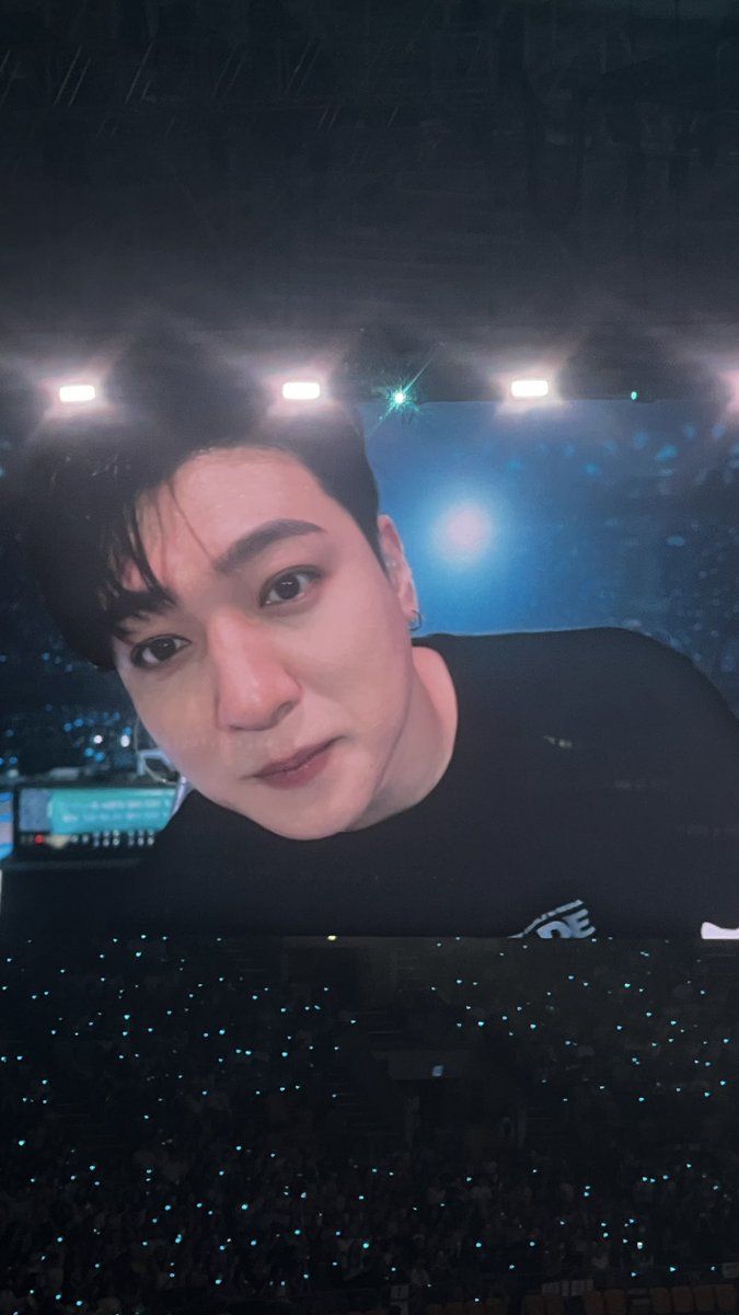 bearnice03's tweet photo. It’s crazy how I’ve also been growing alongside day6. From listening to them as a young 19yr old in uni, to a 30yr old working in Korea. Honestly, I feel kinda lucky 🥹 https://t.co/otPzohszqD