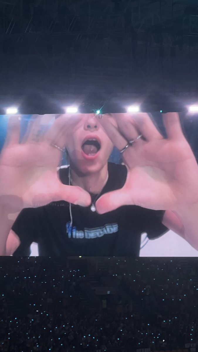 bearnice03's tweet photo. It’s crazy how I’ve also been growing alongside day6. From listening to them as a young 19yr old in uni, to a 30yr old working in Korea. Honestly, I feel kinda lucky 🥹 https://t.co/otPzohszqD
