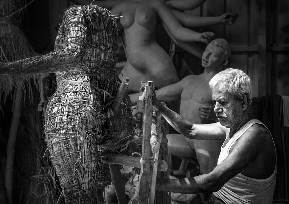 xitiao's tweet photo. ドルガ女神を作る
Kumaturii Idlol Maker,Kolkata, India https://t.co/wrpF3I0VOi