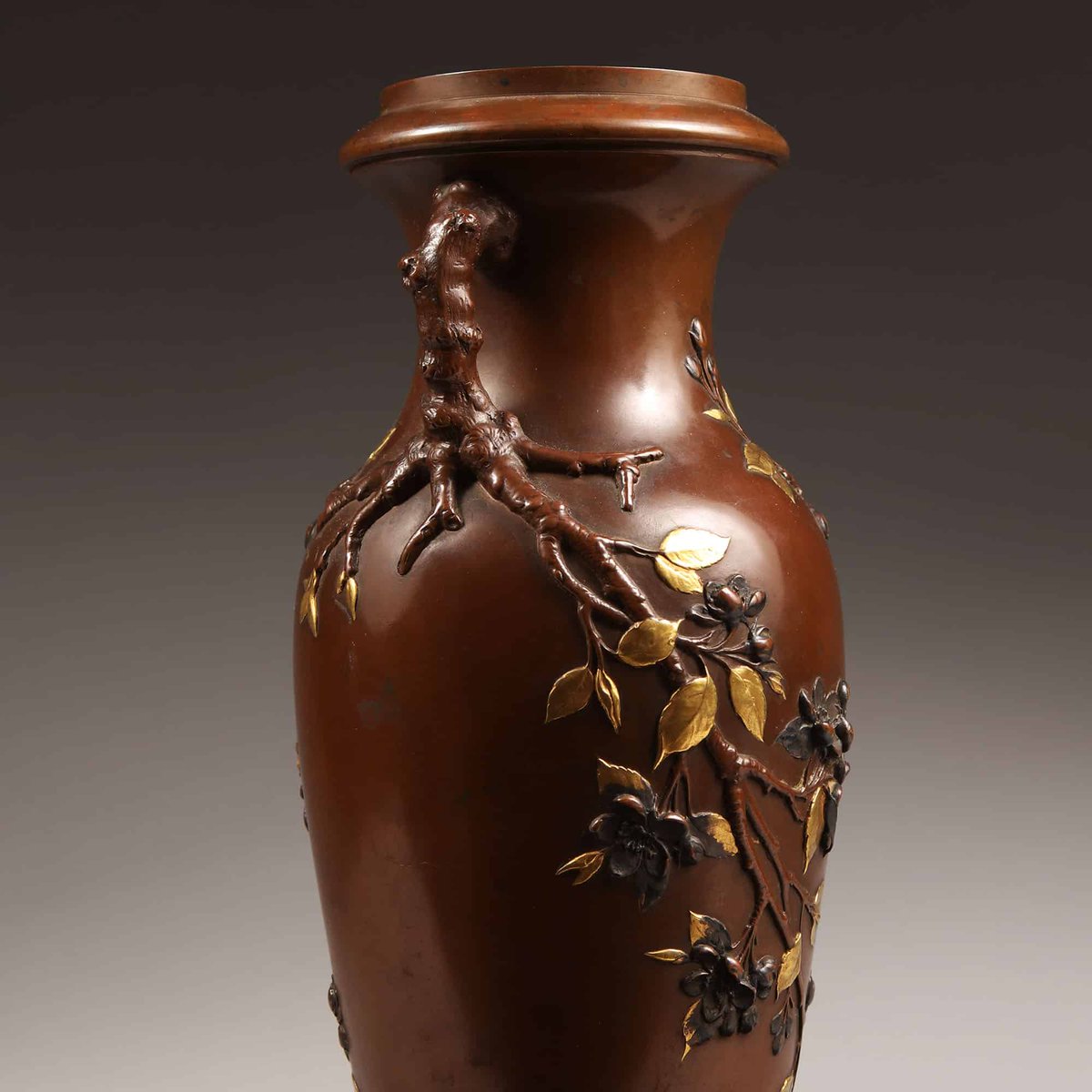 Fine_Antiques's tweet photo. Japonism French bronze-mounted vase and dish — an elegant fusion of East-meets-West craftsmanship, perfect for a refined interior. Timeless detail and patina make this a standout decorative piece. #antiques #HomeDecor Tap the link in bio. https://t.co/EnaCSYtB88