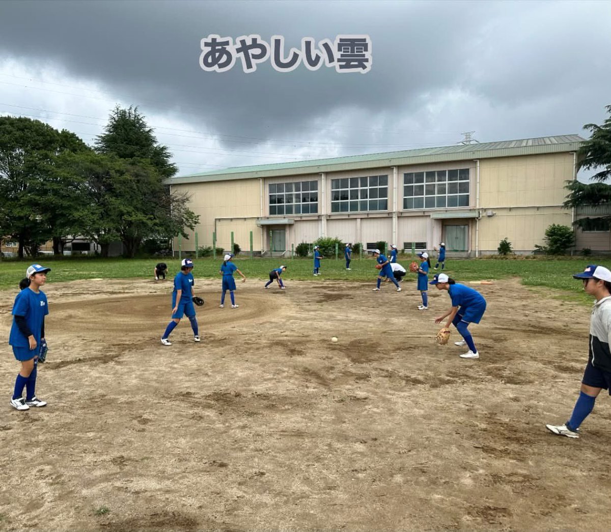 winds09200594's tweet photo. 暑いし雨も降ったけど☔️、夕方までチーム全員頑張りました。
午後には、体験参加のお友達が1人来てくれました😊また来てね！
◆来週の練習は
7/11(土) 8:00-12:00 高津運動公園
7/12(日) 9:00-16:00 南高津小
見学や体験参加は大歓迎！
気軽に遊びにきてください https://t.co/tfPmnKqnPI