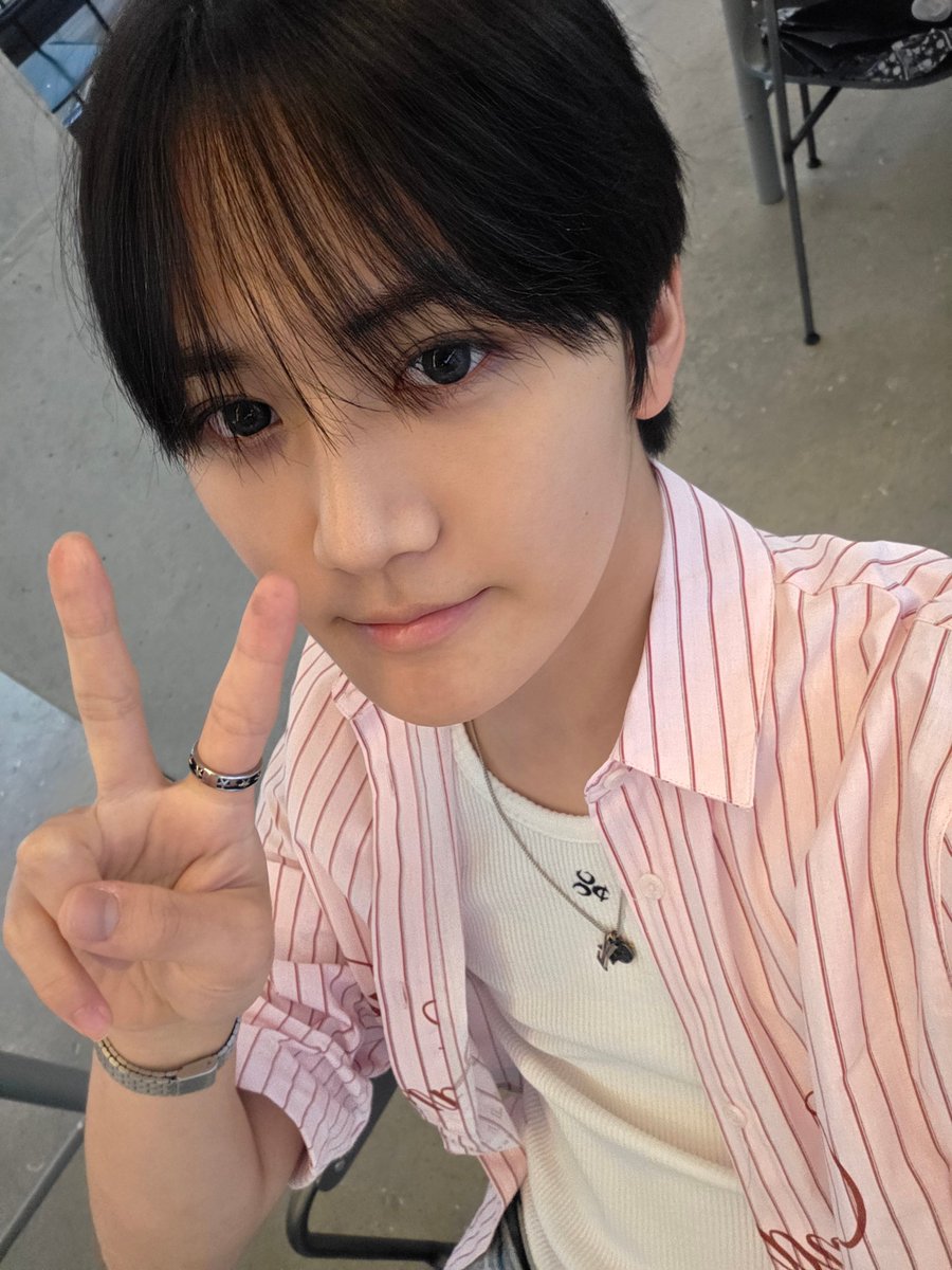 jungeee220's tweet photo. 생머리 셀카다,.... https://t.co/3ERhXQ6SzU
