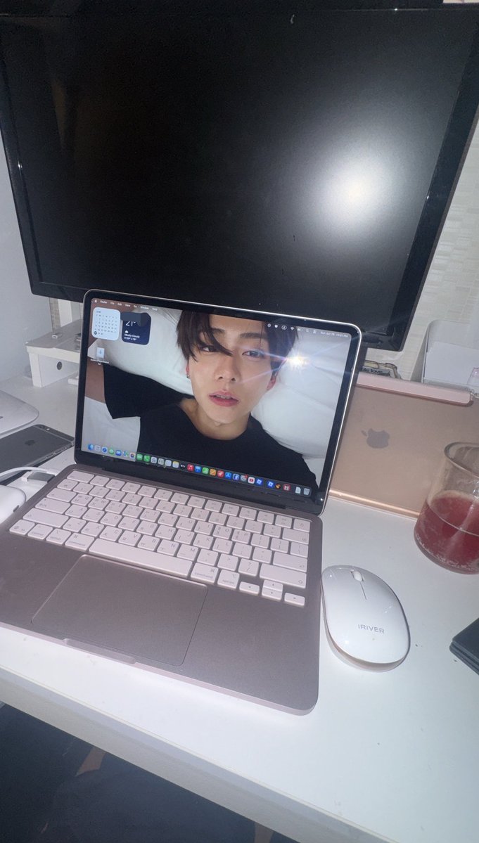 lvuuuxwon's tweet photo. 맥북켤때마다 천사이뜸 ㅋㅋ https://t.co/VV3LjBghnX