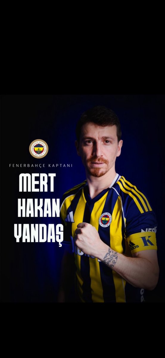 UmitOzatOnline's tweet photo. Çok kaptan gördüm ben alparslan abiden müjdat abiden oğuz çetine .bunların hepsi şampiyonluklar yaşamış senede 30 40 maç oynamış. Fenerbahçe kaptanlığı Mert Hakan’a kaldıysa Allah sonumuzu hayretsin yine de vardır bir bildikleri diyorum. yedi senede 17 tane golü olan bir ortasaha oyuncusu olmaz senede 20 maç oynamayan bir ortasaha oyuncusu olmaz attığı 17 gol’ün yarısı zayıf takımlarıa karşı olan bir ortasaha oyuncusu olmaz ezeli rakibe futbolcu iken laf yetiştiren bir kaptan hiç olamaz .bırak futbol u yorumculuk yap o zaman.kusura bakmayın Fenerbahçe kaptanlığı bu kadar kolay değil sırf ite köpeğe yem etmeyecegiz diye birileriyle sidik yarışına girmenin anlamı nedir. aynı işleri yapıp farklı sonuçlar beklemekte maalesef kötü sonuçlar doğurur bunlara üzülerek yazıyorum ama yazmasam vicdanıma hesap veremem.