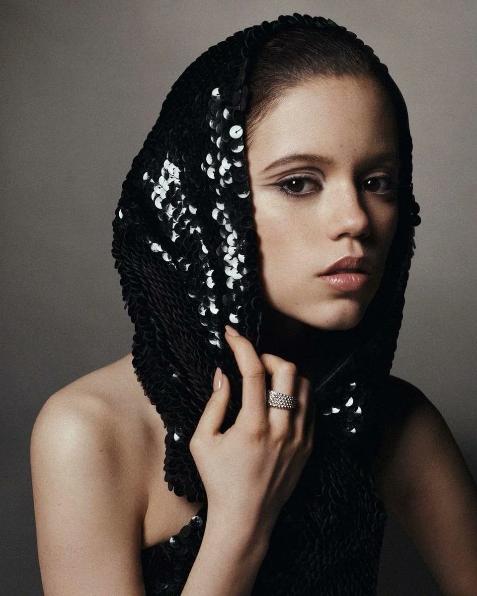 ScreenReplica's tweet photo. no words. just jenna ortega. https://t.co/sfUwLl7rEa