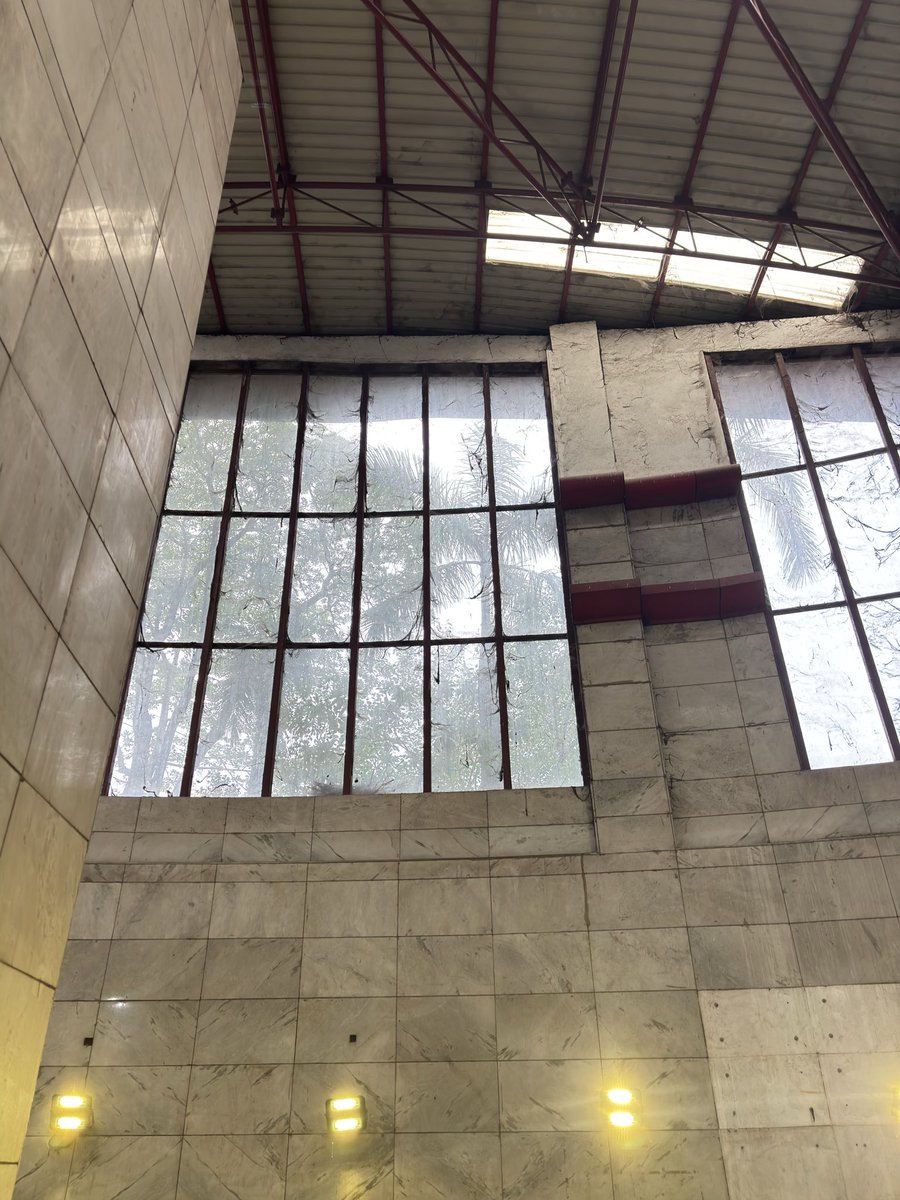 AdarshRajShrma's tweet photo. @OfficialDMRC this is the picture of kashmere gate red line area. Do you have any reason why this is not clean? I think all funds are going in someone's pocket. Thats why delhi metro is not clean and neat https://t.co/cdAz9eqQtB