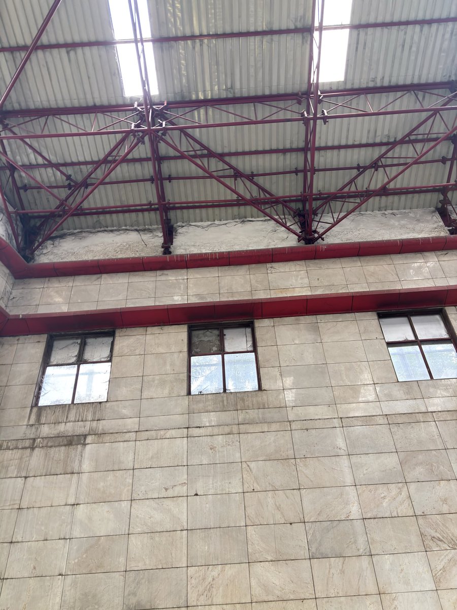 AdarshRajShrma's tweet photo. @OfficialDMRC this is the picture of kashmere gate red line area. Do you have any reason why this is not clean? I think all funds are going in someone's pocket. Thats why delhi metro is not clean and neat https://t.co/cdAz9eqQtB