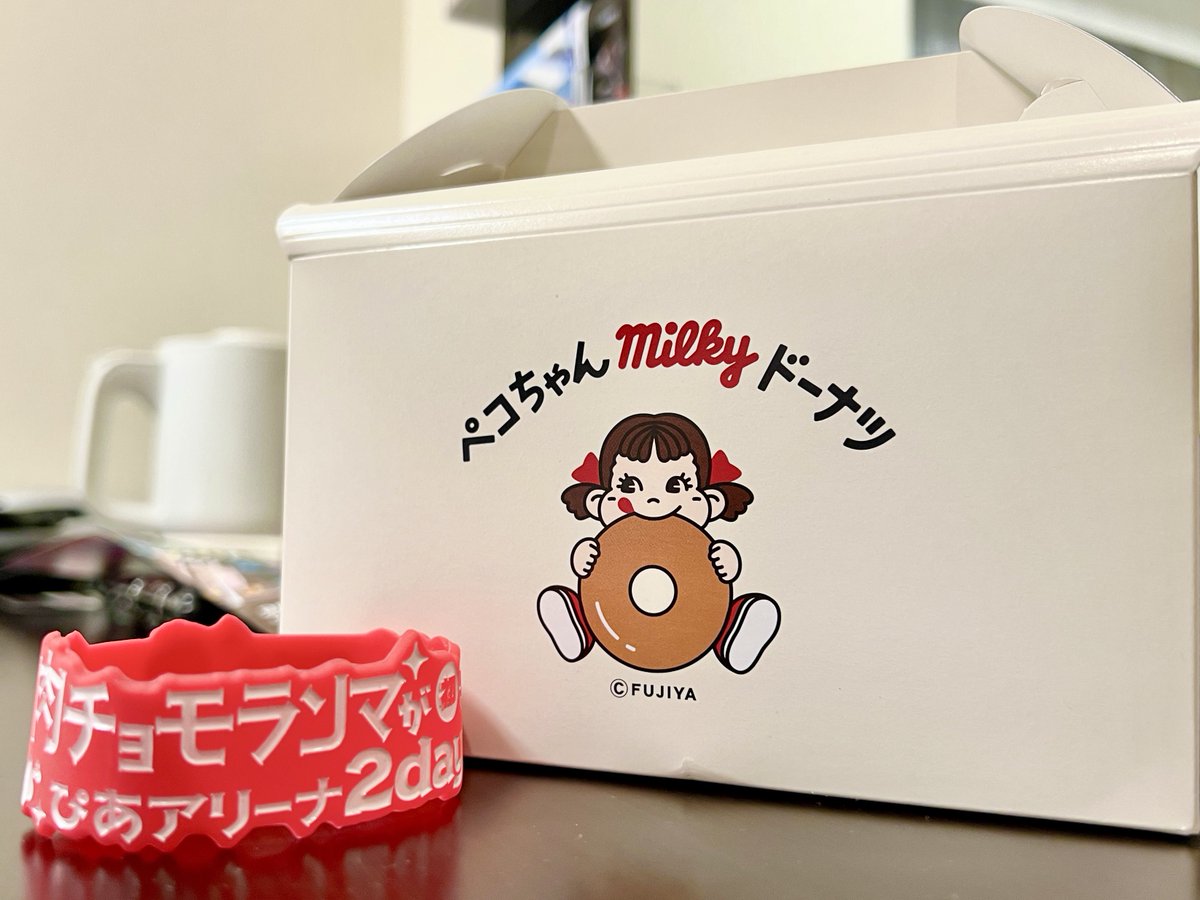 YoppY_VRC's tweet photo. 横浜に来て買ったものがコレ（笑）

だって家の近くにこんなものないんだもーん🍩 https://t.co/o243i1qdCO