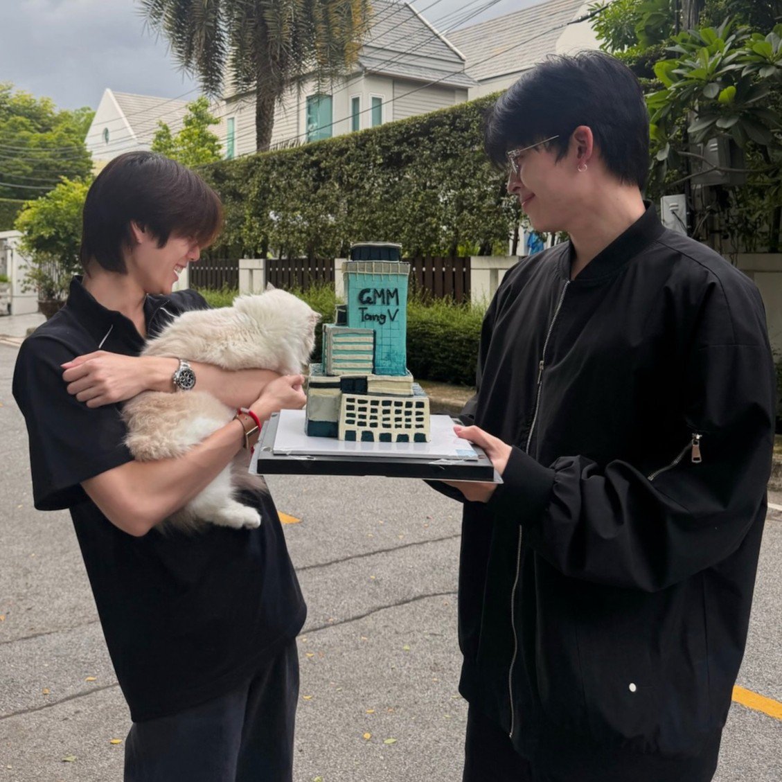 doublepjourney_'s tweet photo. แค่ได้อยู่ด้วยกันก็มีความสุขแล้ว 🧡🤍🥺🫶🏻

OUR STAR PHUWIN 23rd

#23rdHoneyThePHUWINDay
#ปอนด์ภูวินทร์ #PondPhuwin https://t.co/R4TWjjAmRS