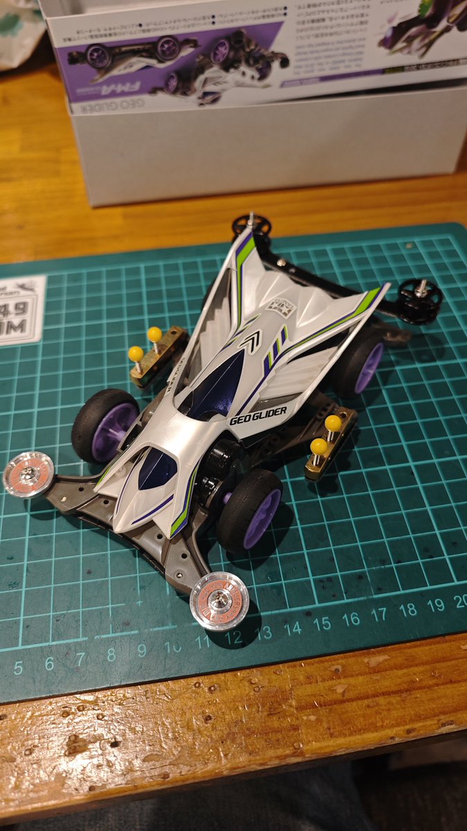 NoPain893's tweet photo. ジオグライダー完成しただけでは始まってすらなかった、この改造に至るまでに3時間。
ミニ四駆、永遠です。危ない。 https://t.co/RiWhWAk4EE